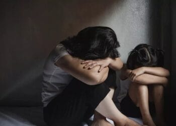 Eleve agresate sexual în timpul meditațiilor, chiar de profesorul plătit să le învețe carte!