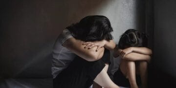 Eleve agresate sexual în timpul meditațiilor, chiar de profesorul plătit să le învețe carte!