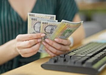 Sporul pentru condiții vătămătoare tăiat într-un Minister din România! Sute de mii de salariați rămân fără mulți bani!