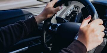 A încercat să-și omoare fosta parteneră, acum este arestat. Femeia este în spital, are nevoie de luni bune pentru recuperare!