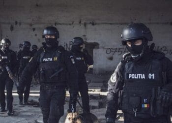 Traficanți de droguri reținuți de procurorii DIICOT!  Un bărbat aflat în arest la domiciliu, împreună cu o femeie și un alt bărbat, procurau și comercializau droguri!