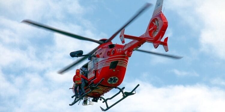 Salvamontiștii au avut o misiune de salvare a unei femei căzute într-o râpă în Retezat. Elicopterul a transportat victima la spital!