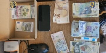 Reținuți pentru că vindeau droguri prin oraș! La percheziții polițiștii au mai găsit 3 kilograme de canabis, marfă ce urma să ajungă la consumatori!