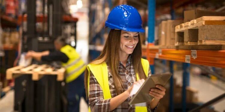 Angajații unei societăți primesc salarii de până la 12.000 lei! Beneficiază şi de tichete de vacanță și masă dar și de alte facilități!