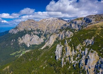 12 adăposturi montane ultramoderne vor fi instalate în munți pentru turiștii aflați în dificultate!