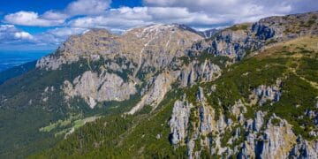 12 adăposturi montane ultramoderne vor fi instalate în munți pentru turiștii aflați în dificultate!