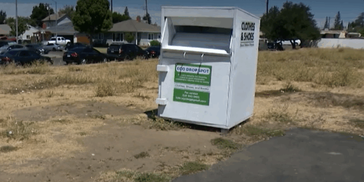 A rămas cu capul blocat într-un container de donații pentru haine și încălțăminte. Asta i-a adus sfârșitul!