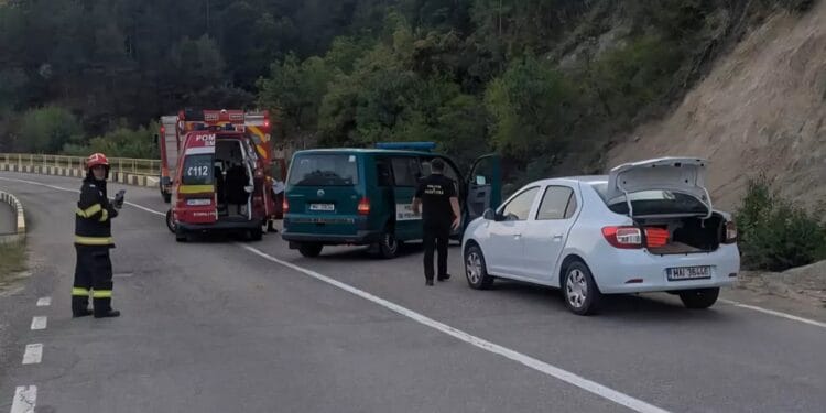 Doi morți într-un accident rutier! Șoferul a intrat cu mașina în autospeciala Poliției!