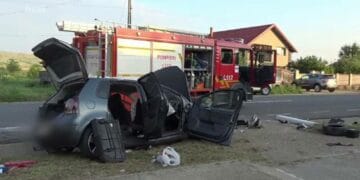 Copil de 3 ani, mort în accident. Stătea în brațele mamei și a fost proiectat prin parbriz!