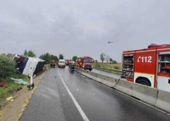 A fost activat Planul Roșu! Un autocar cu 20 de persoane s-a răsturnat! Un bărbat a murit!