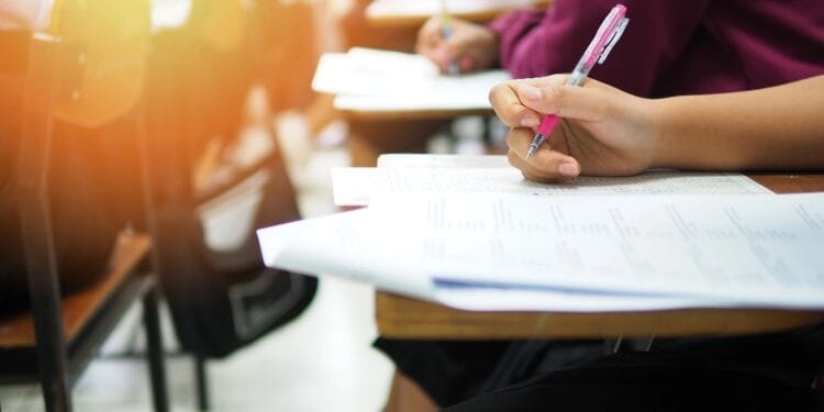 Sutele de mii de elevi care așteptau a doua șansă la examenul maturității ar putea să rămână fără acest drept