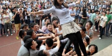 Bacalaureatul din China, cel mai terifiant examen al maturității, de pe glob! Pedeapsă până la 7 ani cu închisoarea, pentru copiat!