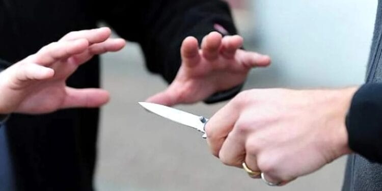 Într-un moment de furie, o femeie și-a înjunghiat soțul. Bărbatul nu a supraviețuit! Femeia este cercetată pentru omor!