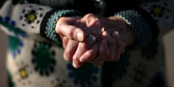 Bătrână tâlhărită într-un centru comercial. Victima avea asupra ei 150 de mii de lei!