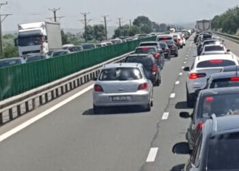 Blocaj pe Autostrada Soarelui! Șoferii au stat bară la bară pe ambele sensuri de mers! Coloanele au depășit 10 kilometri!