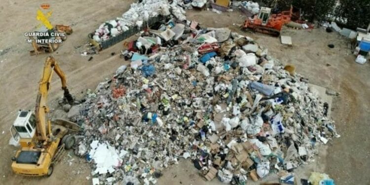 Trupurile unor bărbați au fost descoperite la o groapă de gunoi. Pe ambele erau urme de violență!