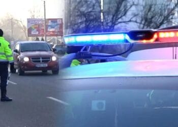 Copil de aproape 2 ani accidentat, după ce fratele mai mare i-a desfăcut centura de siguranță și a deschis portiera mașinii în care se aflau!