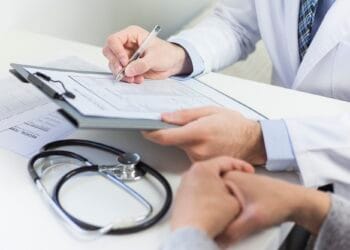 Schimbări majore în sistemul de sănătate! S-au modificat regulile privind concediul medical! Mult mai puțini bani pentru cei care nu mai pot să muncească