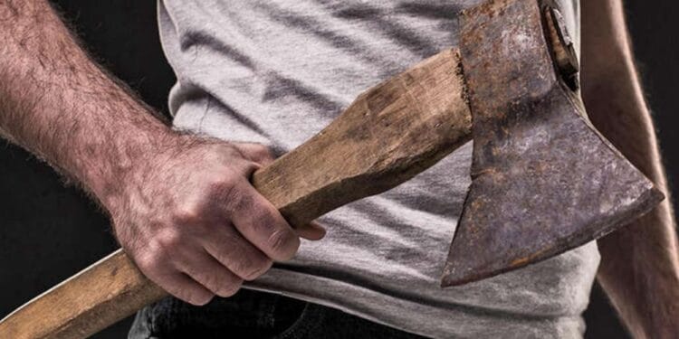 Un bărbat și-a ucis partenera de viață cu un topor! Scenele groaznice s-au petrecut în fața copiilor minori!