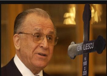 Detaliu neașteptat pe crucea lui Ion Iliescu. Ce lipsește în aceste momente decisive ale vieții lui. Românii habar nu au avut asta!