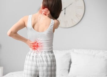 SĂNĂTATE cu SENS. „Mușchiul sufletului” și durerile lombare: ce ne spune corpul când ne doare spatele?