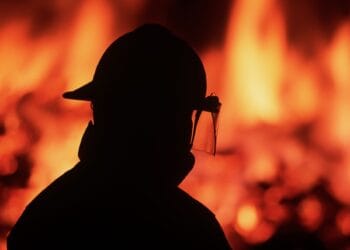 Patru persoane cu arsuri în urma unei explozii a unei locuințe! Două sunt în stare gravă!