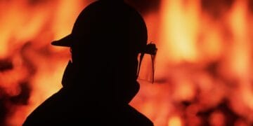 Patru persoane cu arsuri în urma unei explozii a unei locuințe! Două sunt în stare gravă!