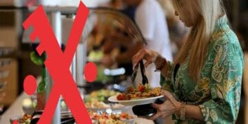 Prima țară luată cu asalt de turiști, taxează risipa alimentară. All-inclusive înlocuit cu meniuri „a la carte” pentru a combate milioane de tone de mâncare irosite aiurea