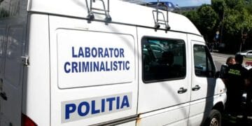 O femeie de 28 de ani a fost prinsă cu mâinile de mașină și târâtă zeci de metri. A fost răpită de fostul concubin, apoi ucisă!