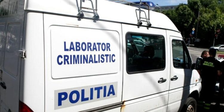 O femeie de 28 de ani a fost prinsă cu mâinile de mașină și târâtă zeci de metri. A fost răpită de fostul concubin, apoi ucisă!