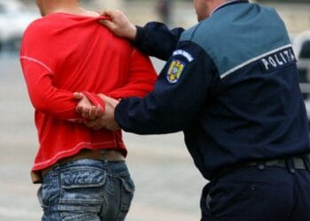 Un live pe TikTok l-a dat de gol pe un tânăr care a jefuit un magazin. Acesta a sustras telefoane mobile!