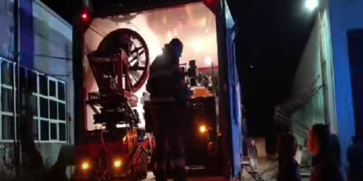 Un incendiu de proporții a izbucnit la Fabrica de Arme Cugir. A provocat mai multe explozii în lanț