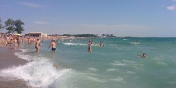 Un bărbat a murit înecat pe litoral. Alți patru turiști salvați la limită!