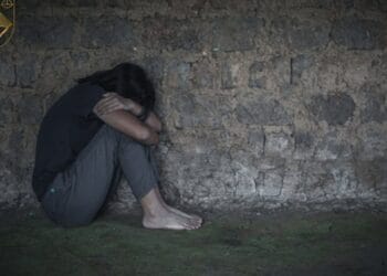 Minoră de 14 ani violată în repetate rânduri și bătută de un profesor de religie! Individul a fost reținut!