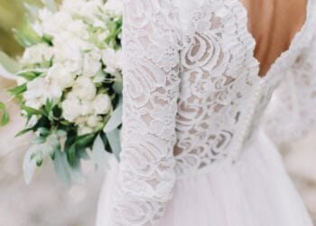 Focuri de armă la o nuntă! Un bărbat a deschis focul asupra mașinii în care se afla tânăra. Atacatorul a fost imobilizat!