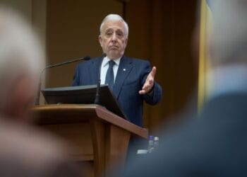 Mesajul guvernatorului, Mugur Isărescu pentru Bolojan despre concedieri: „Când eram premier, îi moștenisem de la Radu Vasile, mi-a fost mai ușor să îi liberez”