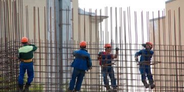 Ministrul Muncii anunță măsuri dure împotriva muncii la negru. Aproape 400 de angajați exploatați identificați în construcții!