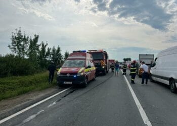 A fost activat PLANUL ROȘU! Grav accident rutier produs între un microbuz și un autoturism!