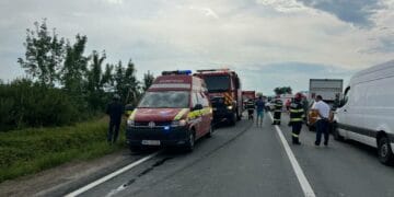 A fost activat PLANUL ROȘU! Grav accident rutier produs între un microbuz și un autoturism!