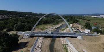 Podul cu cel mai mare arc parabolic din România a trecut testul de rezistenţă. Acesta se află în Argeș!