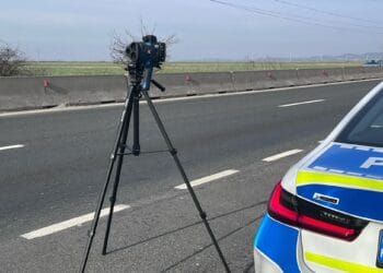 Se vor monta încă 400 de radare fixe. Vitezomanii trebuie să știe că pot rămâne fără permis rapid. Iată lista cu drumurile unde vor apărea radarele!