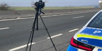 Se vor monta încă 400 de radare fixe. Vitezomanii trebuie să știe că pot rămâne fără permis rapid. Iată lista cu drumurile unde vor apărea radarele!