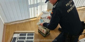 Ce au descoperit polițiștii de frontieră ascuns într-un autocar din Ucraina. Marfa era ascunsă în pereții laterali