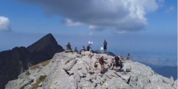 VIDEO. Au cucerit vârful Lespezi din munții Făgăraș cu drapelul României. După a fost horror! Ce tragedie din senin!