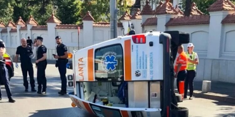 Accident în față la Cotroceni. O ambulanță a fost implicată! Trei victime!