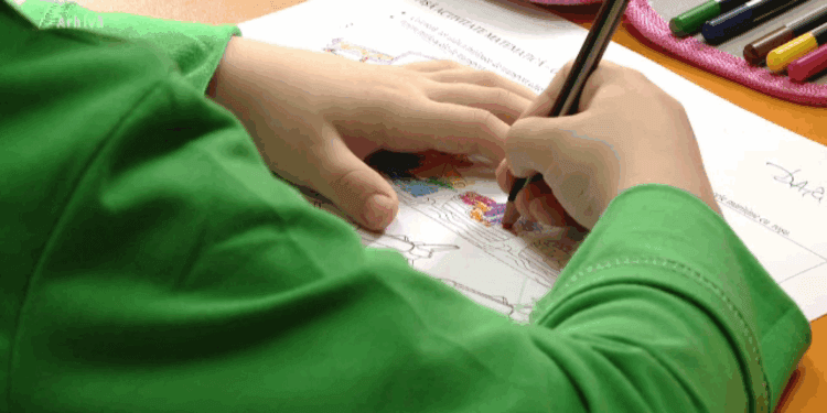 A plecat cu un alt copil de la grădiniță! Bunicul s-a uitat doar la îmbrăcămintea micuțului!