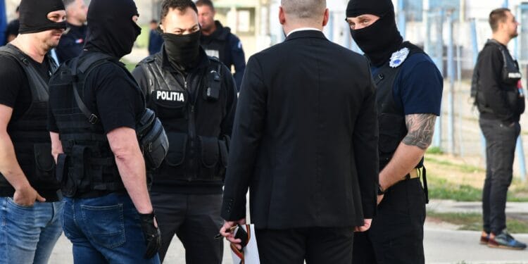 Operațiune împotriva drogurilor cu mai multe mandate de percheziție și multiple descinderi în țară!