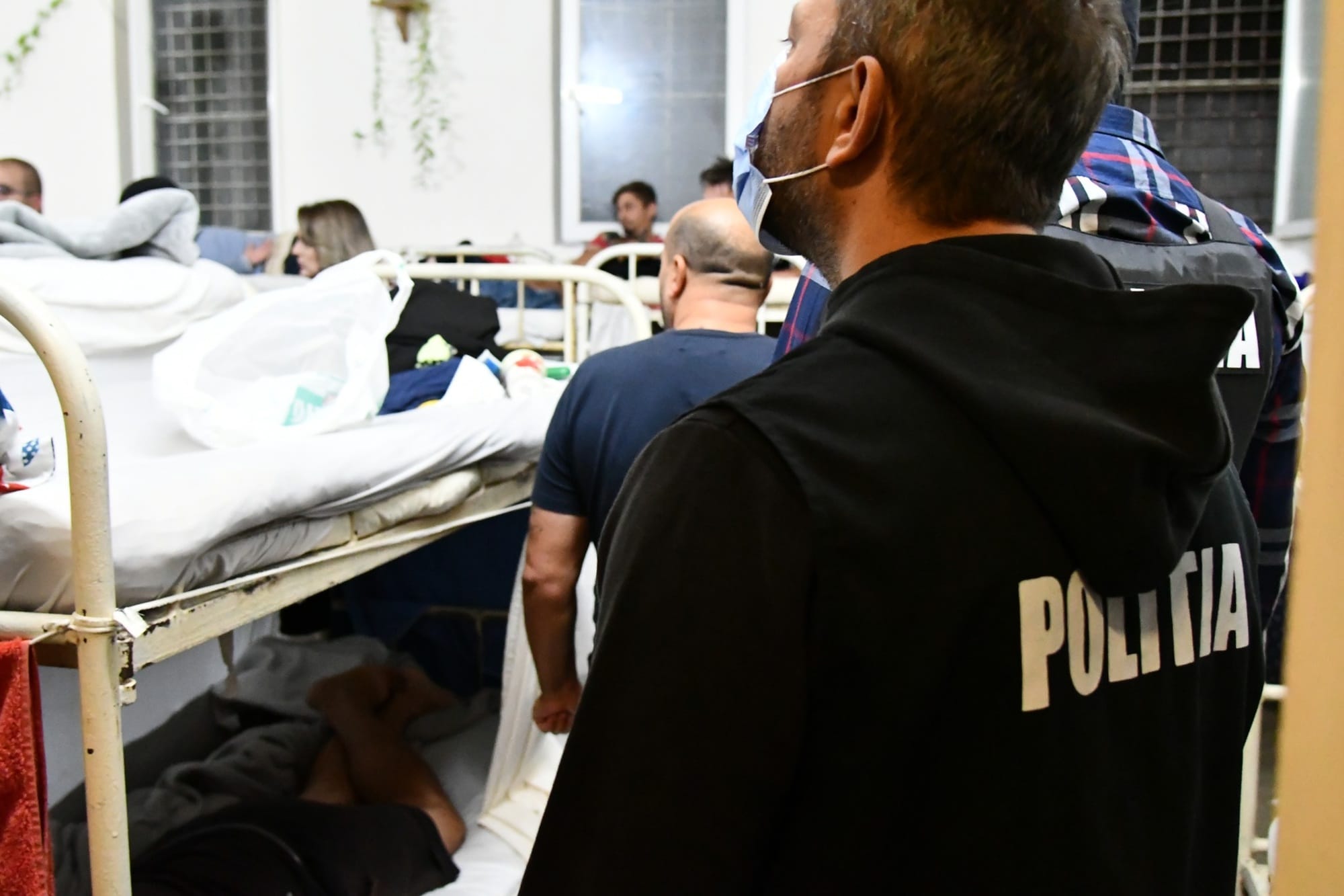Operațiune împotriva drogurilor cu mai multe mandate de percheziție și multiple descinderi în țară!