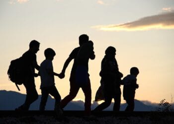 Poliția de Frontieră a descoperit cinci migranți irakieni în mașina unui român! Doi erau în portbagaj! 