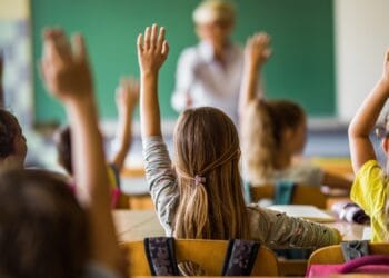 Sute de elevi vor începe școala în unități fără autorizații! Este o situație similară cu cea de anul trecut!